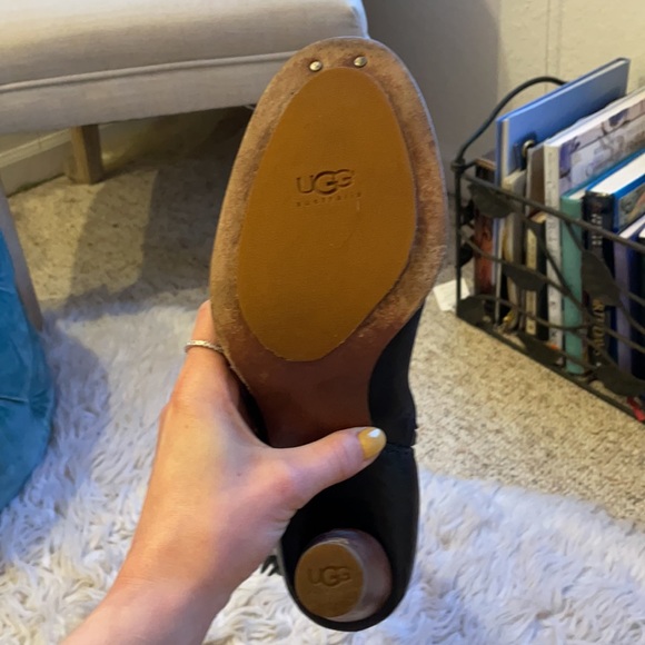 Healed, knee high Ugg boots - Picture 6 of 9